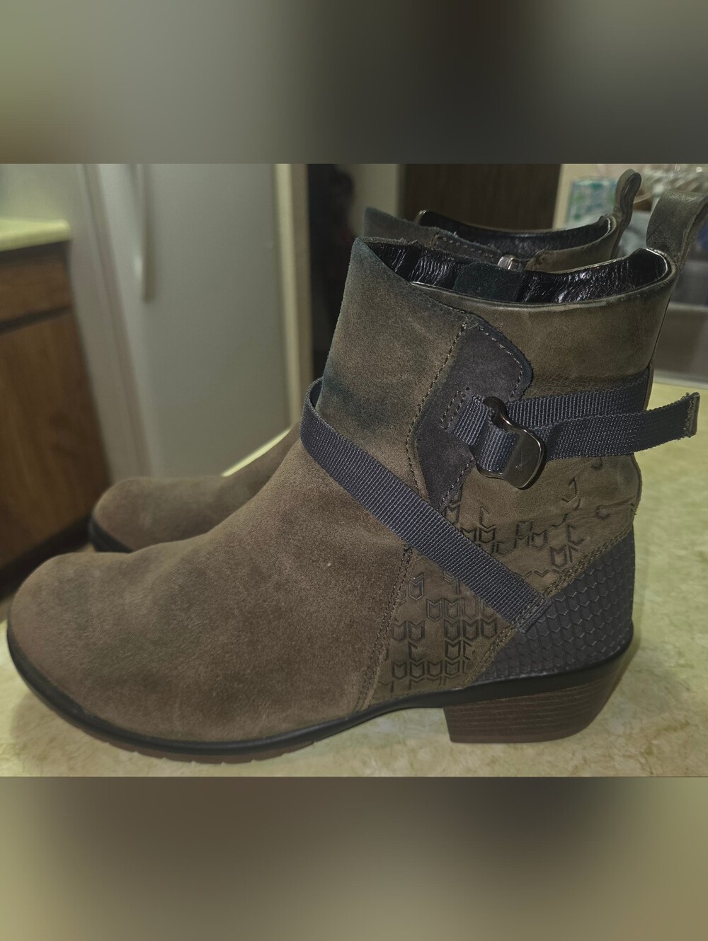 Keen Morisson Mid-Boot, Olive Green Suede